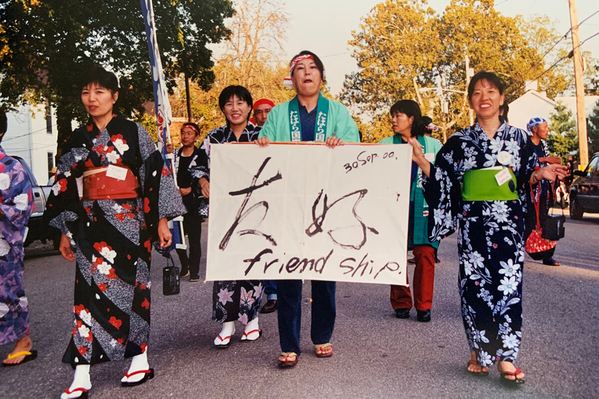 Tahara Visitors in 2000